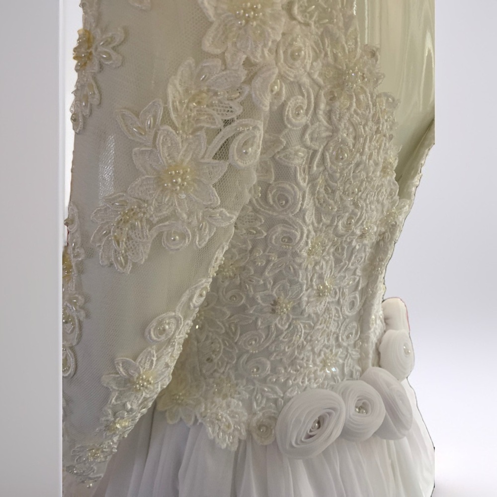 Pre loved 🥰 Morilee Vintage, minimal Raw Silk Wedding Dress. - Picture 6 of 15